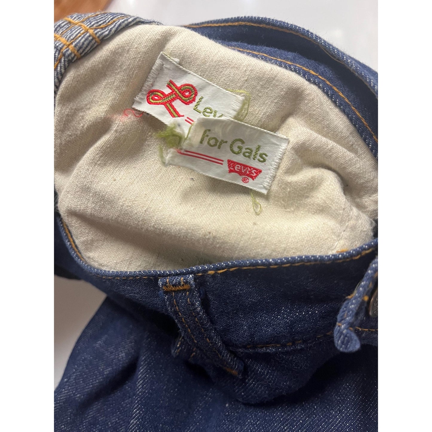 1970s 28 Waist LEVI'S Bell Bottom Jeans – Vintage Dark Wash Denim Flared Jeans