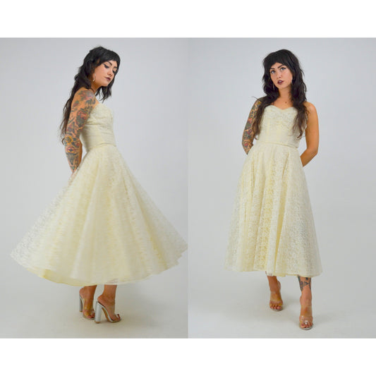 1950s XS Lace Wedding Dress – Vintage Sweetheart Neckline Strapless Crumb Catcher Tea-Length White Bridal Gown