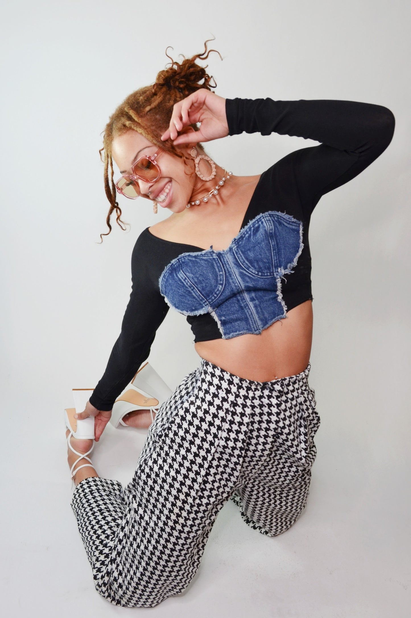 26 waist - Vintage 1980s Betsey Johnson Houndstooth Trousers 80s Punk Label Black and White