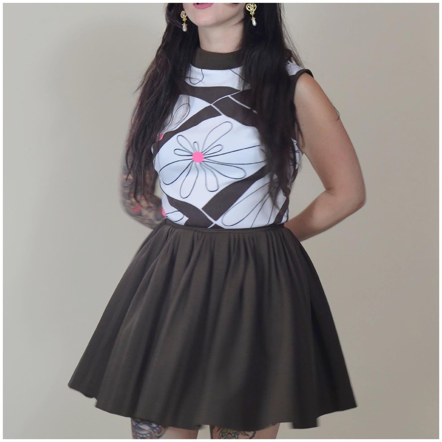 xs 1960s Mini Mod Floral Dress Vintage Brown and White Skater Skirt 60s Vtg