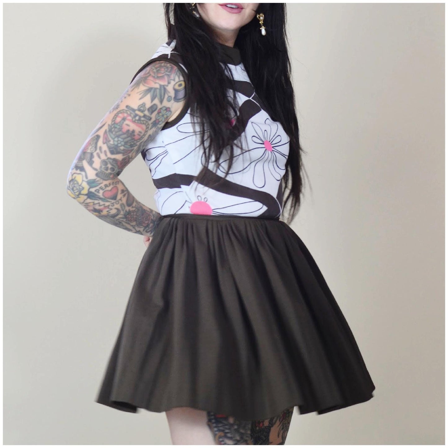 xs 1960s Mini Mod Floral Dress Vintage Brown and White Skater Skirt 60s Vtg