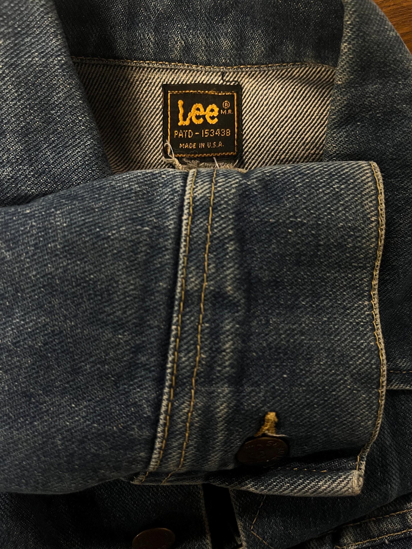 xs small 1970s LEE Denim Jacket Vintage Dark Denim Button Down Jean Jacket