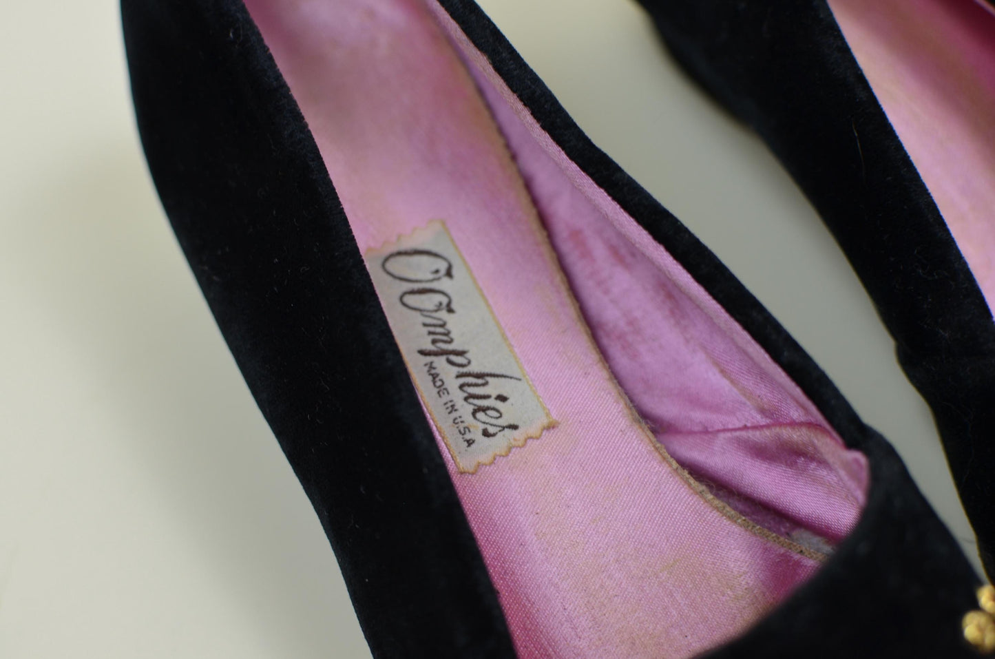8w Vintage 1940s Velvet Pointed Toe Slippers Vintage Rhinestone Slip on Shoes