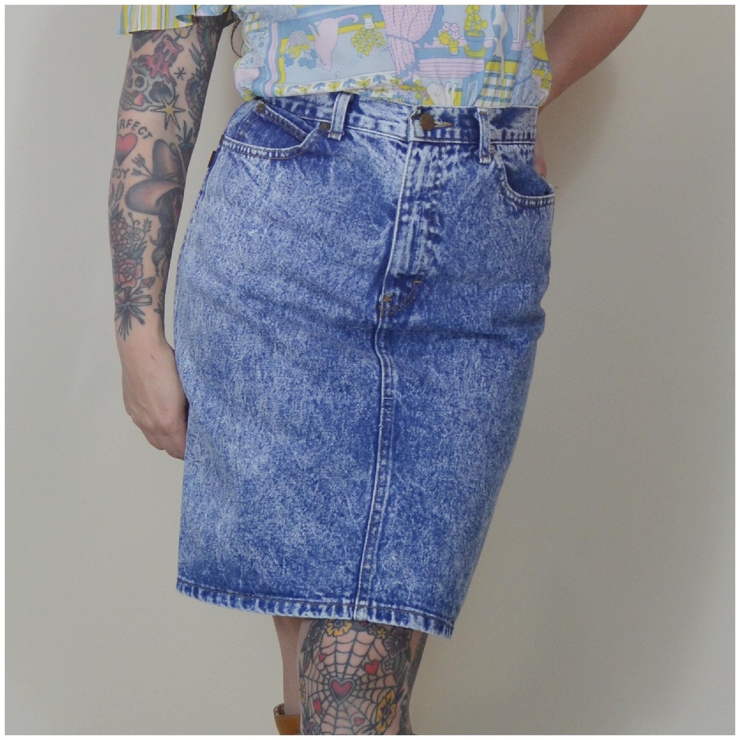 28 waist 1980s Vintage Acid Wash Denim Mini Skirt 80s Fitted