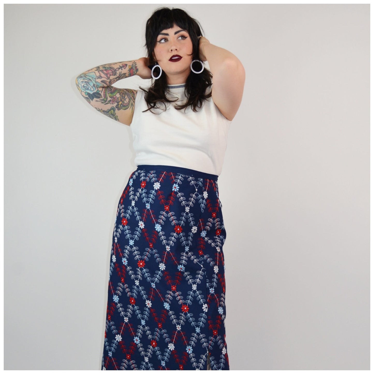 XL- 1960s Embroidered Daisy long Skirt