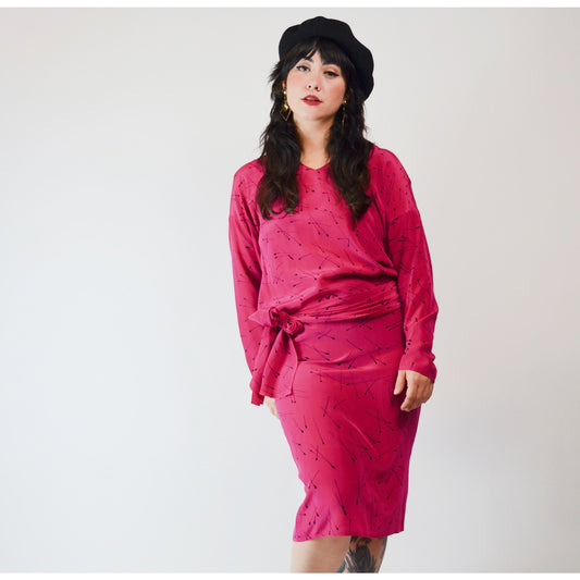 1990s Small Silk Magenta Wrap Dress – Vintage Abstract Matchstick Print Long Sleeve Waist Tie Dress