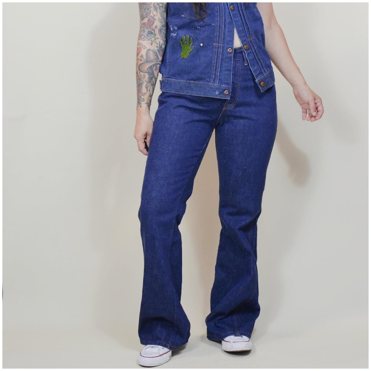 1970s 28 Waist LEVI'S Bell Bottom Jeans – Vintage Dark Wash Denim Flared Jeans