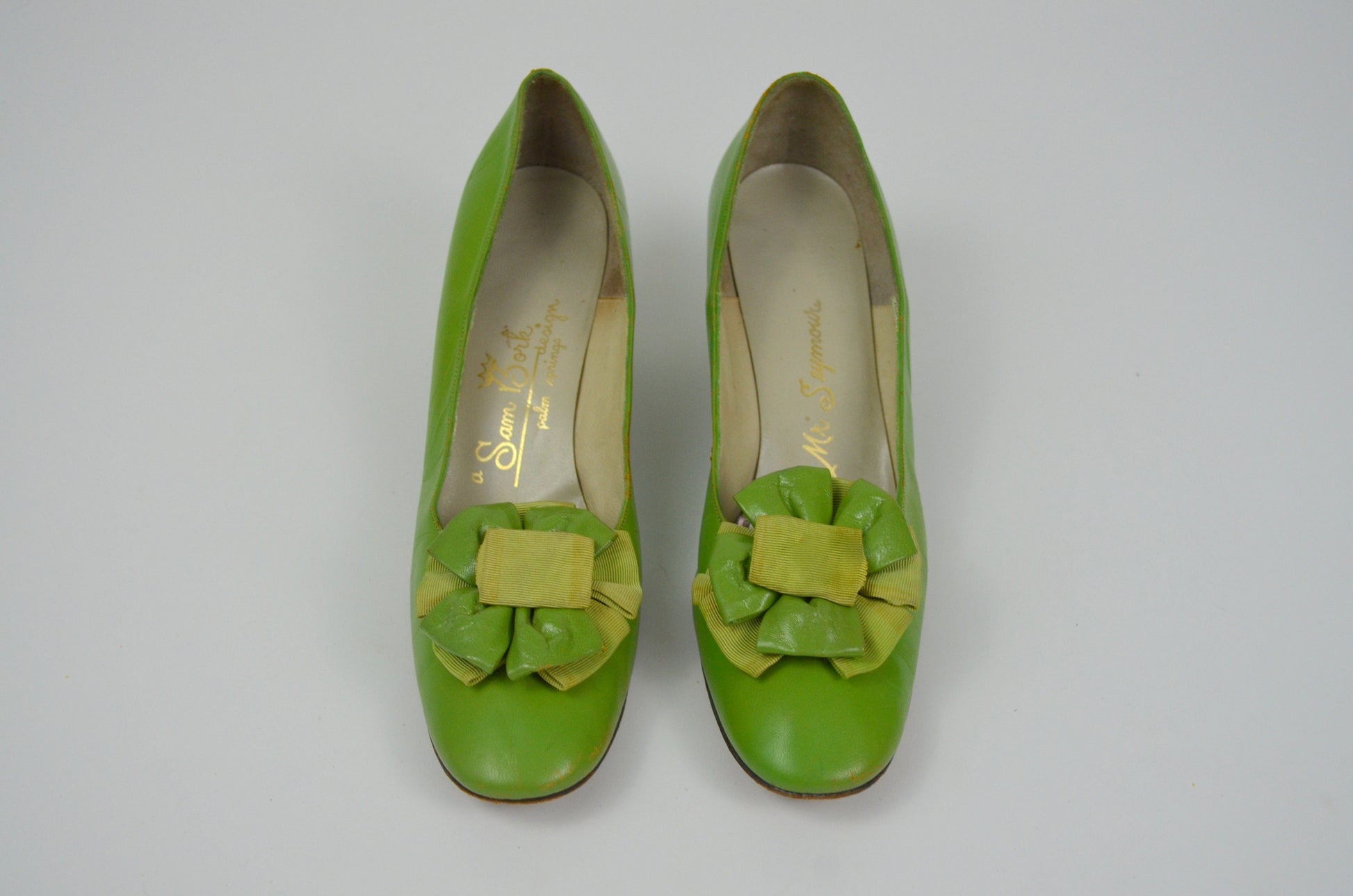 6.5 Mod Vintage Heels 1960s Low Kitten Heel 60s Summer Light Green Slip On Shoes Floral